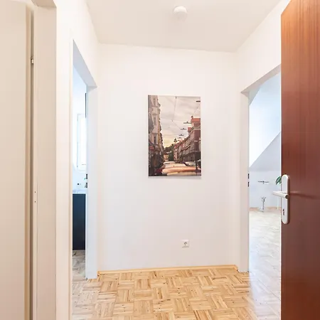 2 In Der Stadt - Grazy Graz